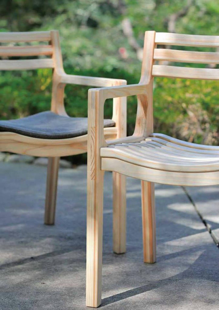 ワイスワイスの家具は国産材をつかった評判の高い製品を揃えています。