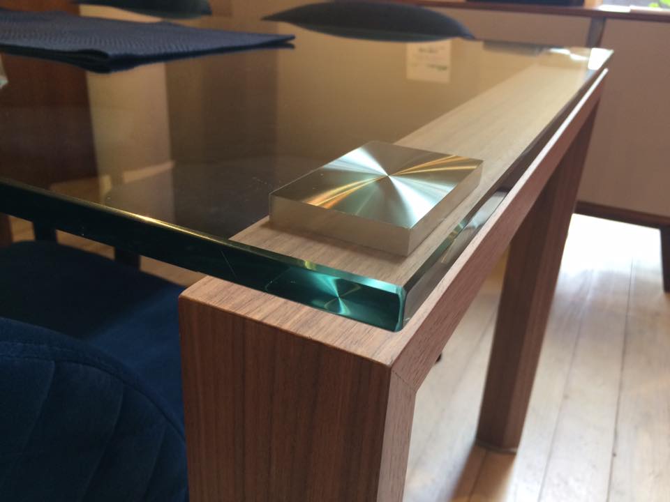New arrival！【UPDATE】ガラスのダイニングテーブルで明るい空間を 