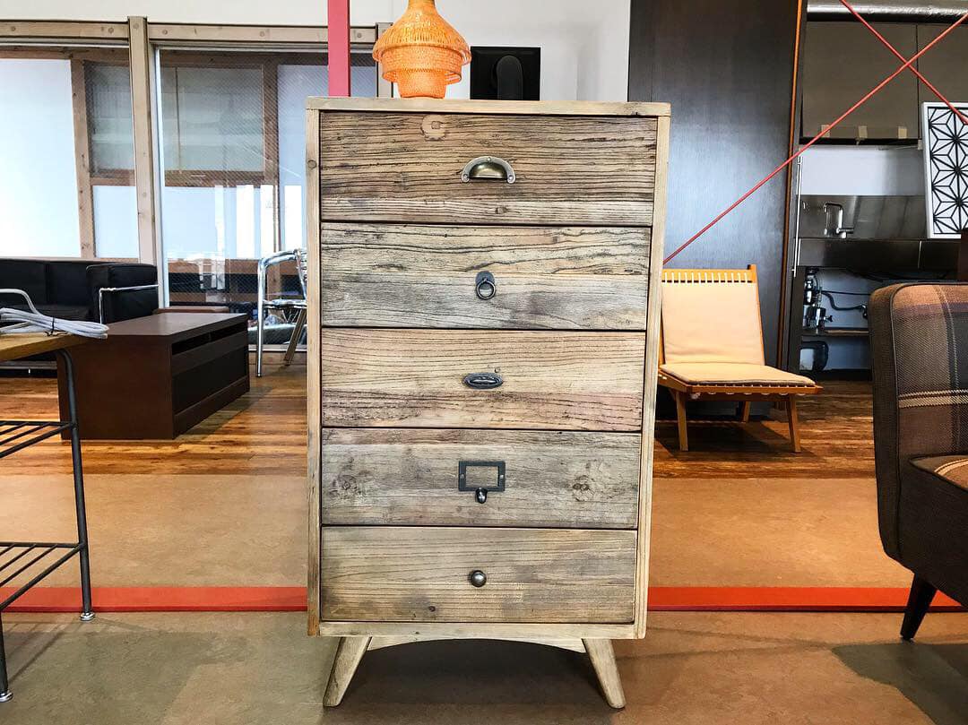 杉古材の収納家具 ノットアンティークスのアリスチェスト