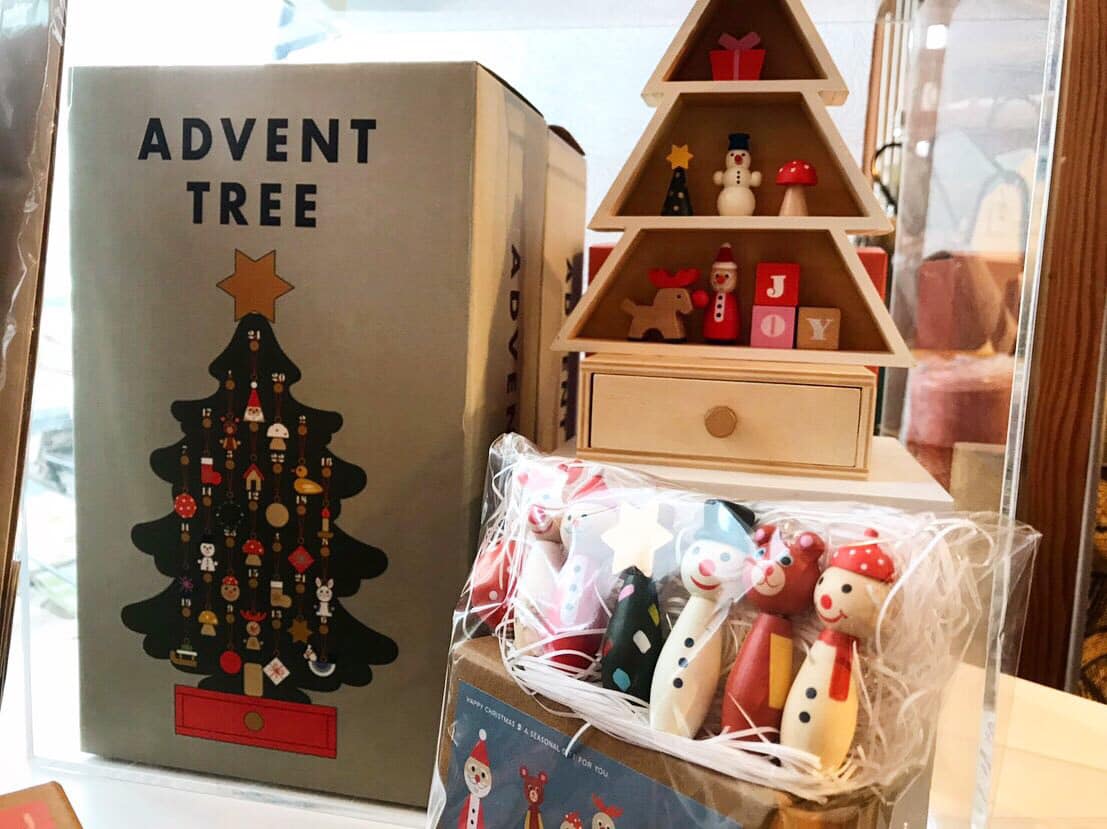 孫と一緒に飾って遊ぼう 木のクリスマスツリーとおもちゃで楽しむクリスマス 孫と一緒に飾って遊ぼう 木のクリスマスツリーとおもちゃで楽しむクリスマス