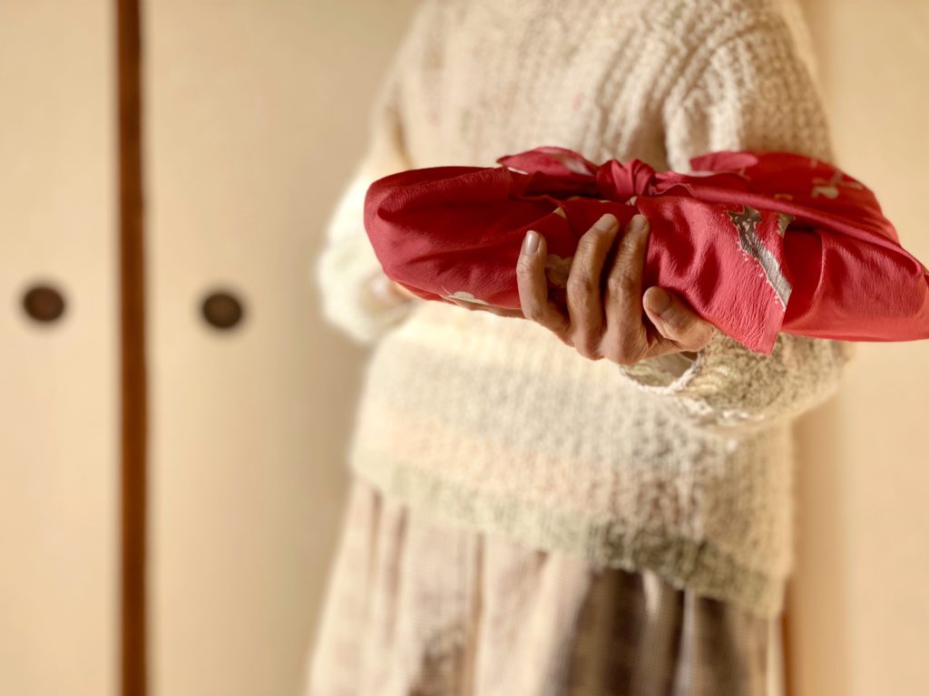 真のエコ派はパッチンだけで良い 家にあるもので簡単にエコバッグが作れる風呂敷パッチン 真のエコ派はパッチンだけで良い 家にあるもので簡単にエコバッグが作れる風呂敷パッチン