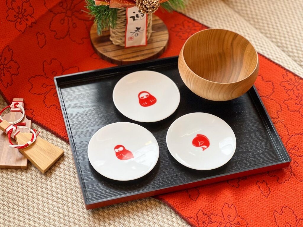 最新のデザイン 正月 食器 めで鯛 豆皿 4枚セット 新品 縁起物 赤