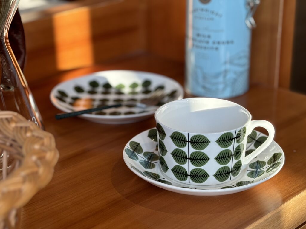 北欧定番食器「グスタフスベリ/GUSTAVSBERG」のカップアンドソーサー 