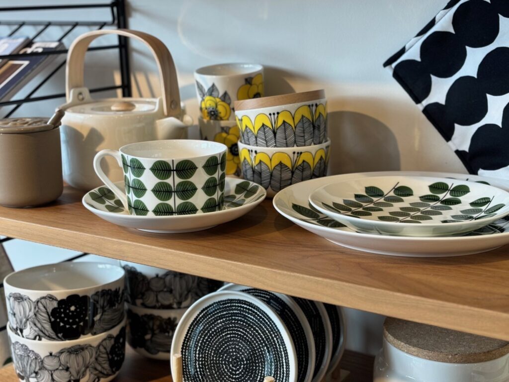 定外送込♪北欧インテリア♪マリメッコ♪marimekko♪限定色 　グレー地　プケッティpuketti 　生地　 ハンドメイドに 　101 定外送込♪北欧インテリア♪マリメッコ♪marimekko ♪ ロッキ lokki 赤